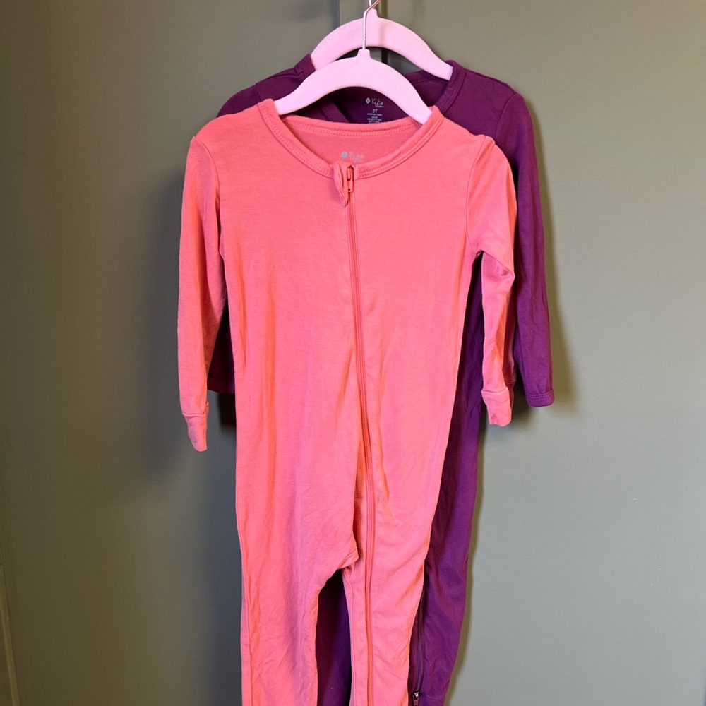 Kyte footie pajamas set of two GUC size 3T